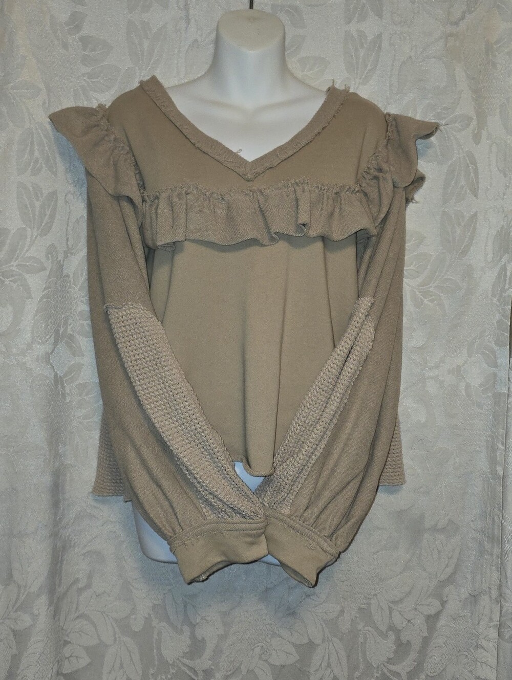 POL Ruffle V-Neck Long Sleeve Top - Large